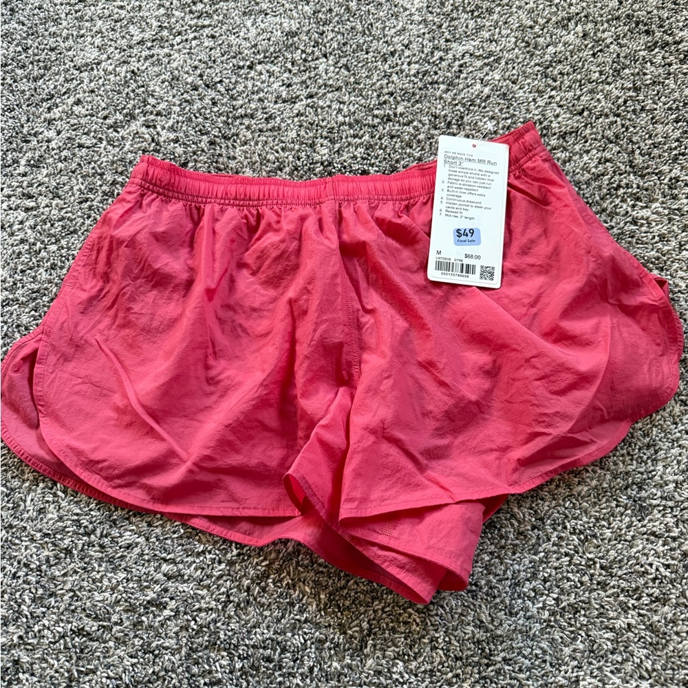 Lululemon size M Dolphin-hem run short 3”